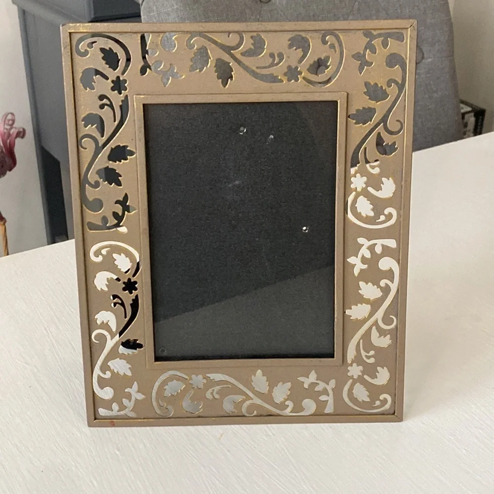 Rustic Farmhouse Metal Pewter Gray Gold Vine Leaf Whimsical 5x7 Frame Decor